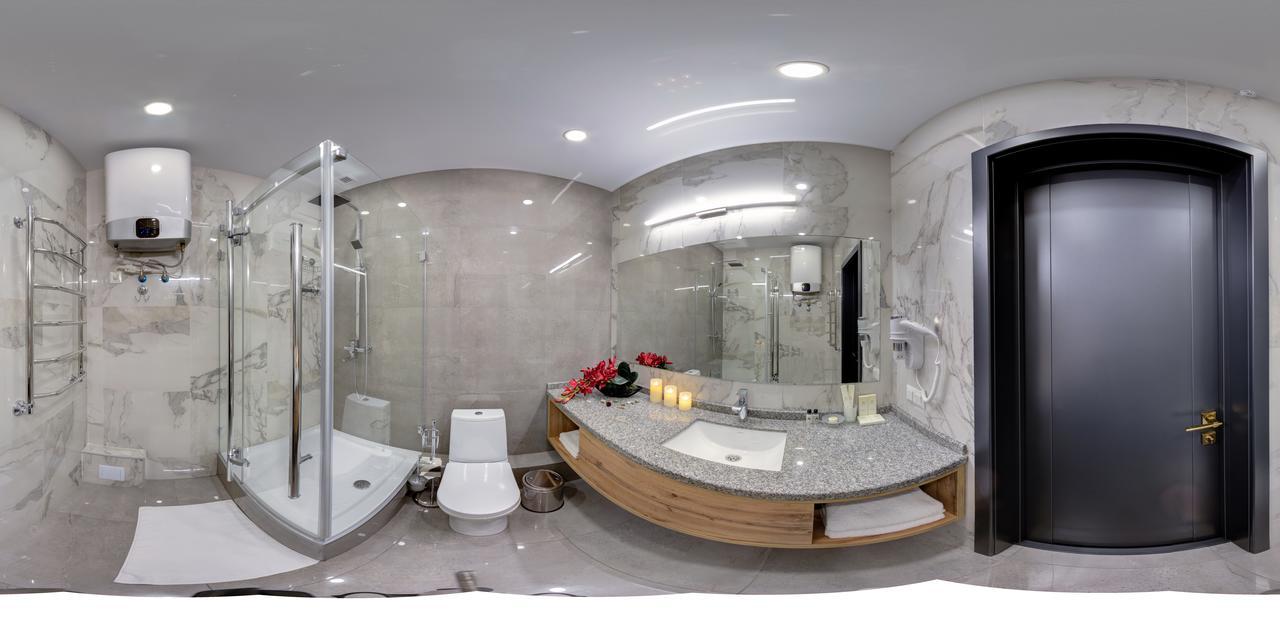 Aurum Hotel Bisjkek Buitenkant foto
