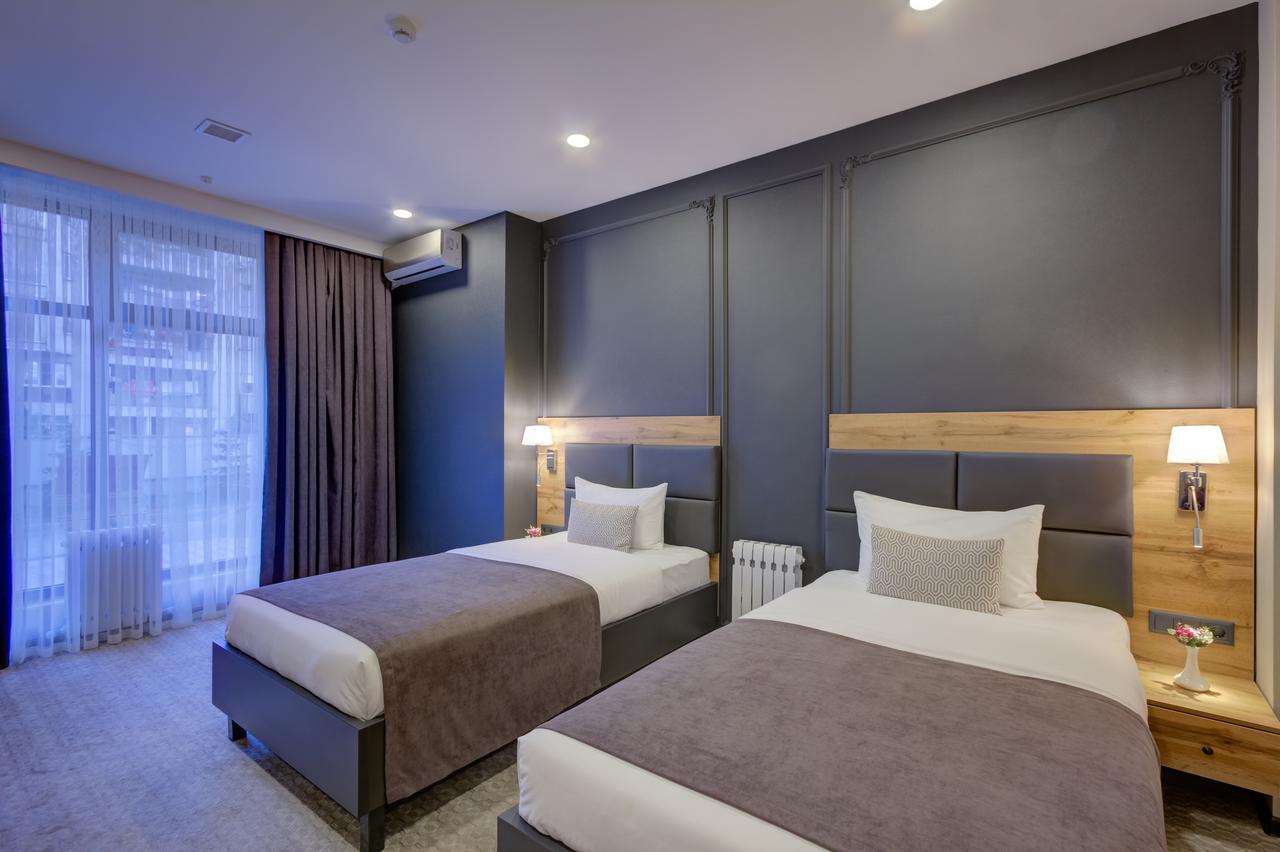 Aurum Hotel Bisjkek Buitenkant foto